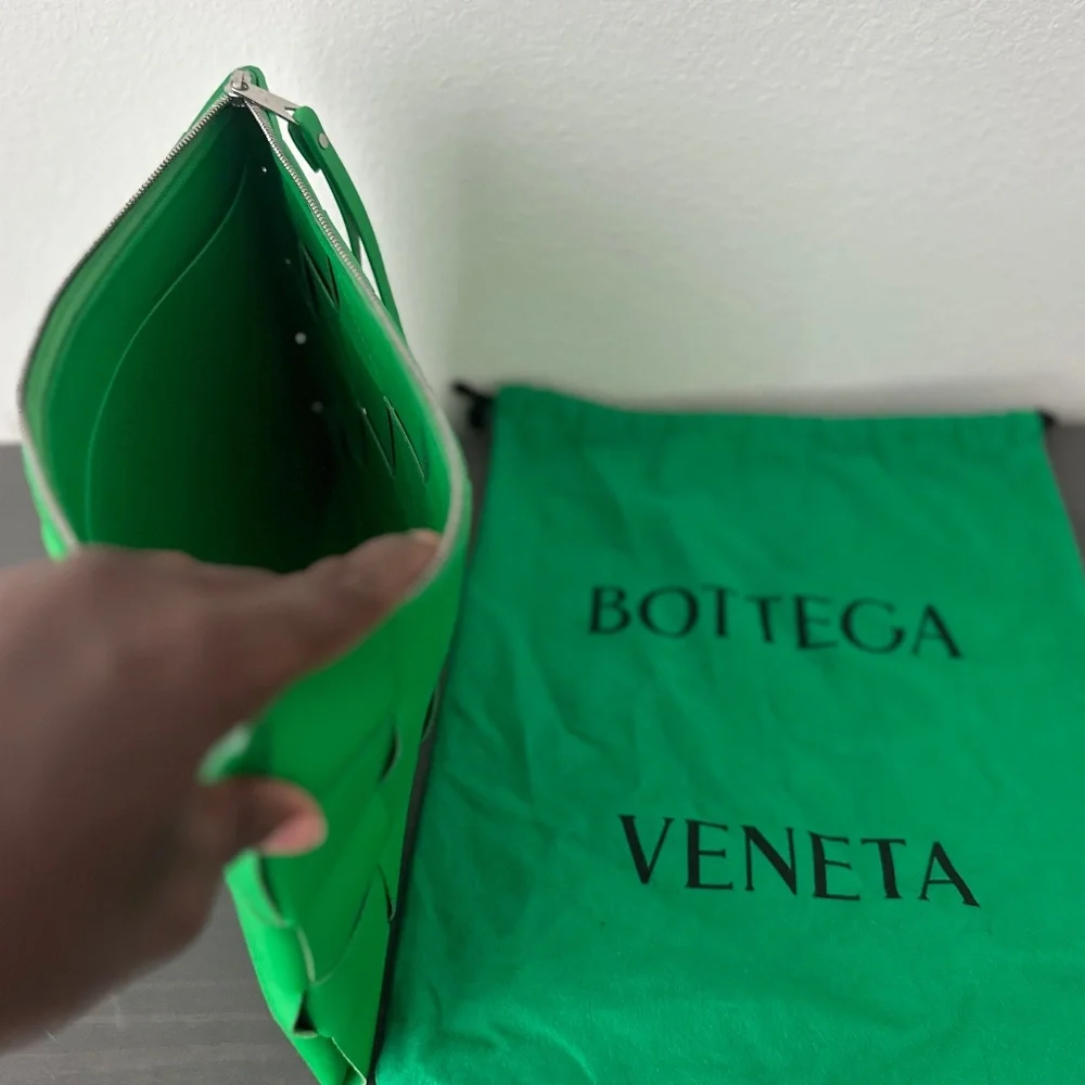 Bottega Veneta Pouch Bag - Picture 6 of 11